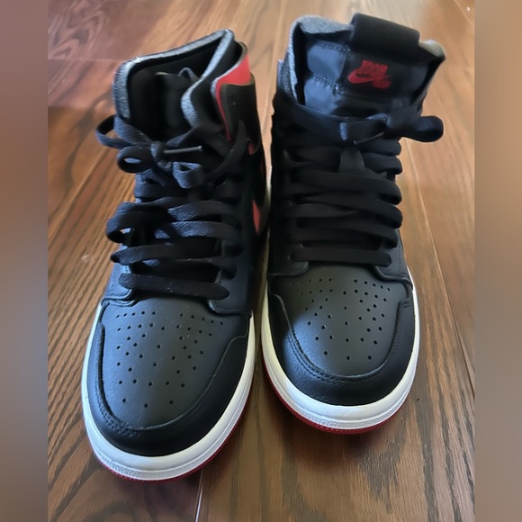 $150 Red and black size 8 women..Snake skin $85 5.5..Dunks $120 not sole 5 - Picture 3 of 14